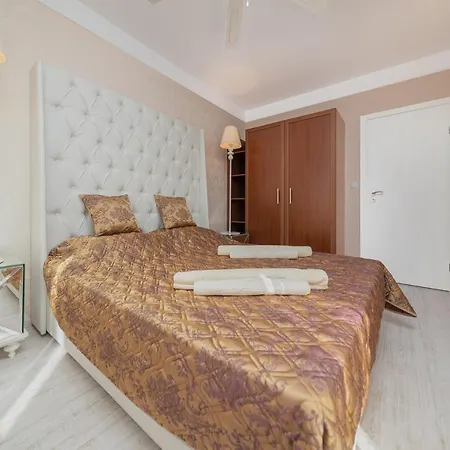 Harmony Grand Apartmanhotel Napospart